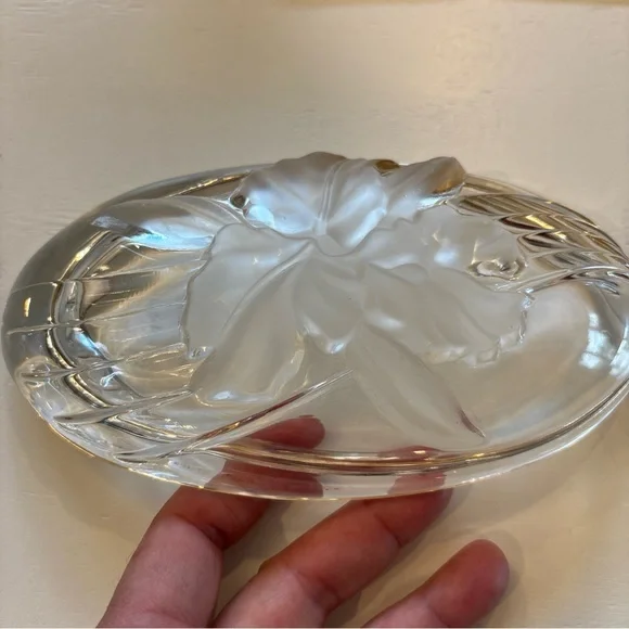 Vintage Mikasa Elegant Glass Dish with Floral Design 7” - Picture 3 of 5